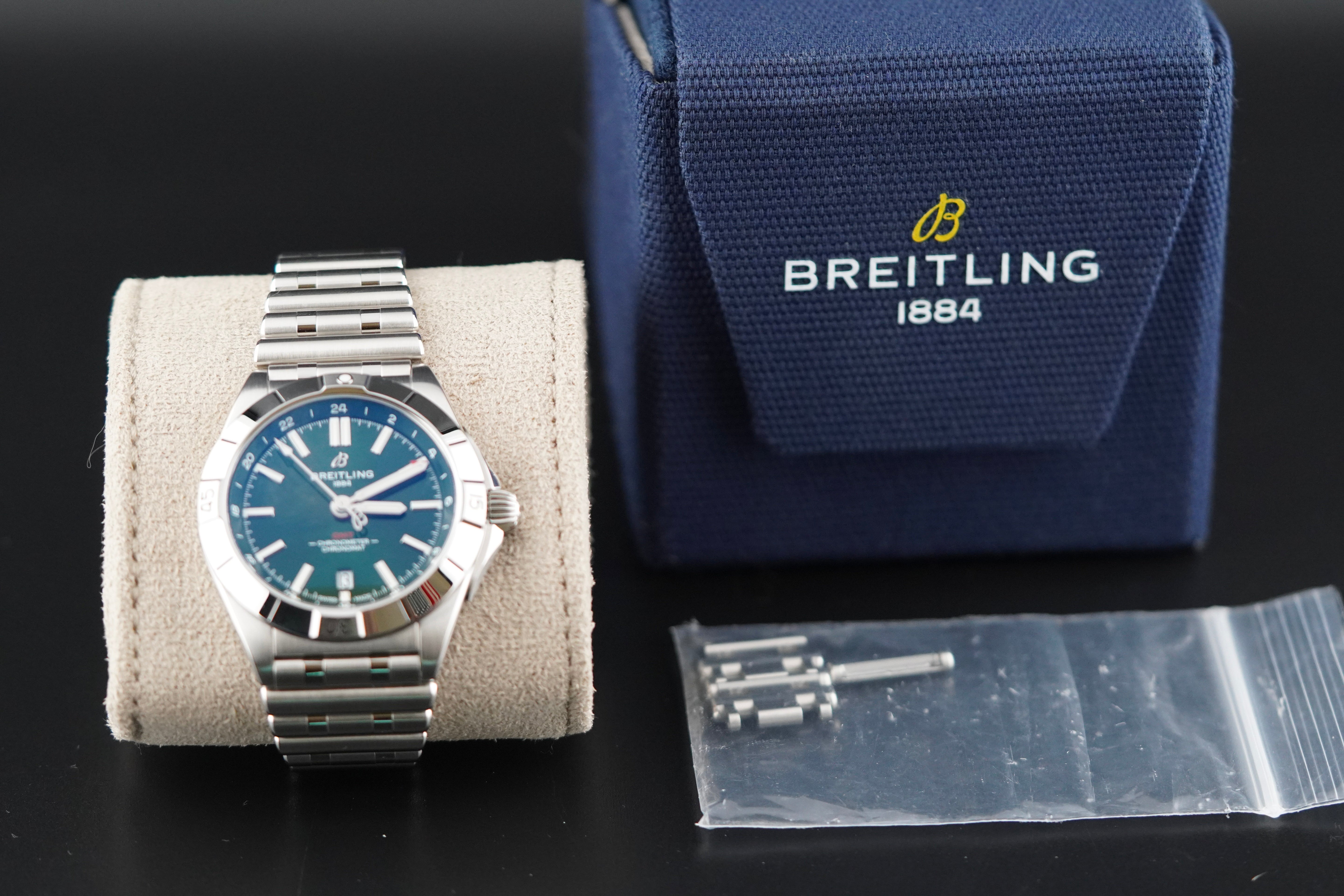 Breitling Chronomat Automatic Gmt Green Dial on Bracelet A32398 Complete Open Date