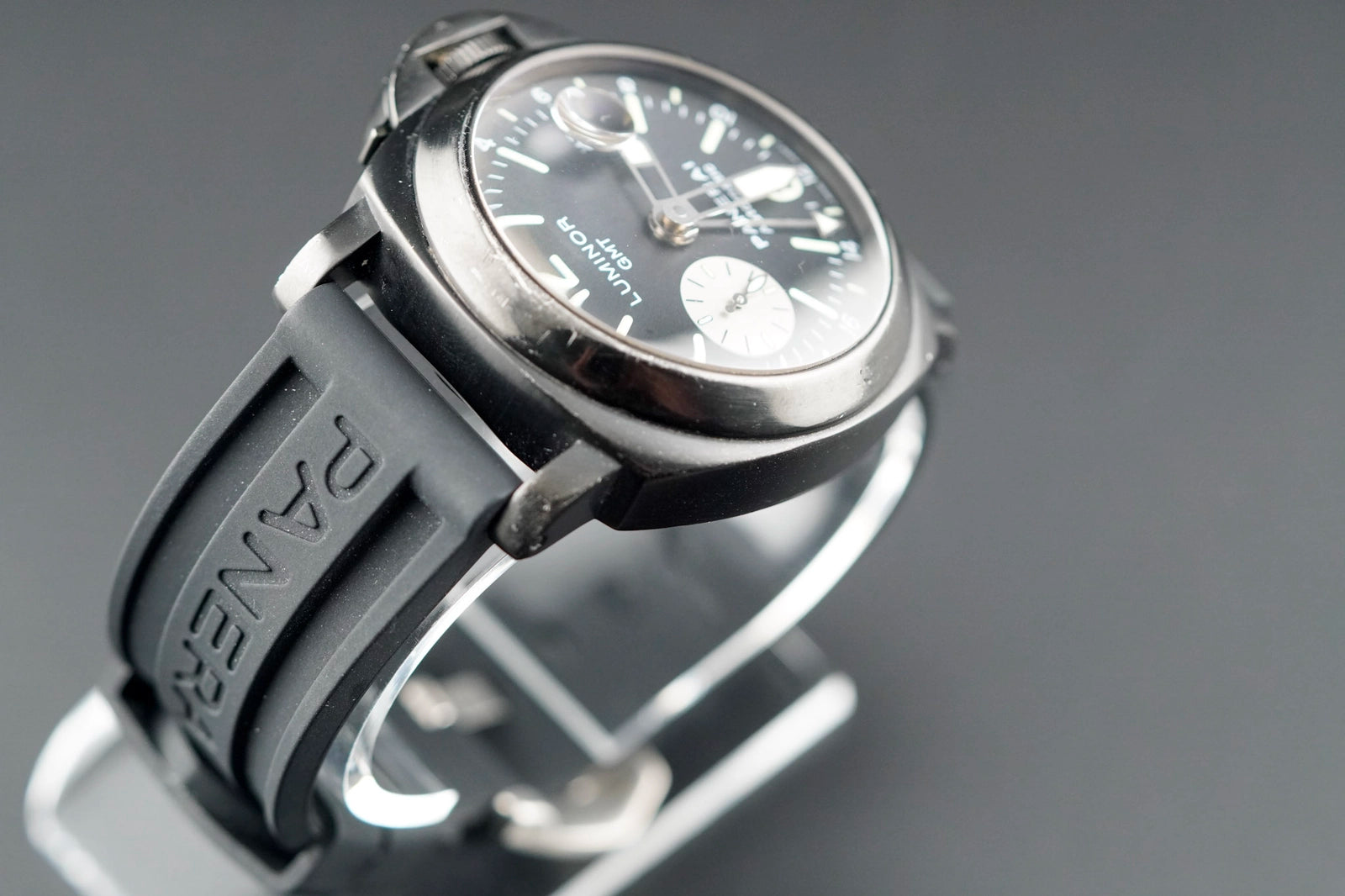 Panerai Luminor Gmt Automatic Black Dial on Leather PAM00088
