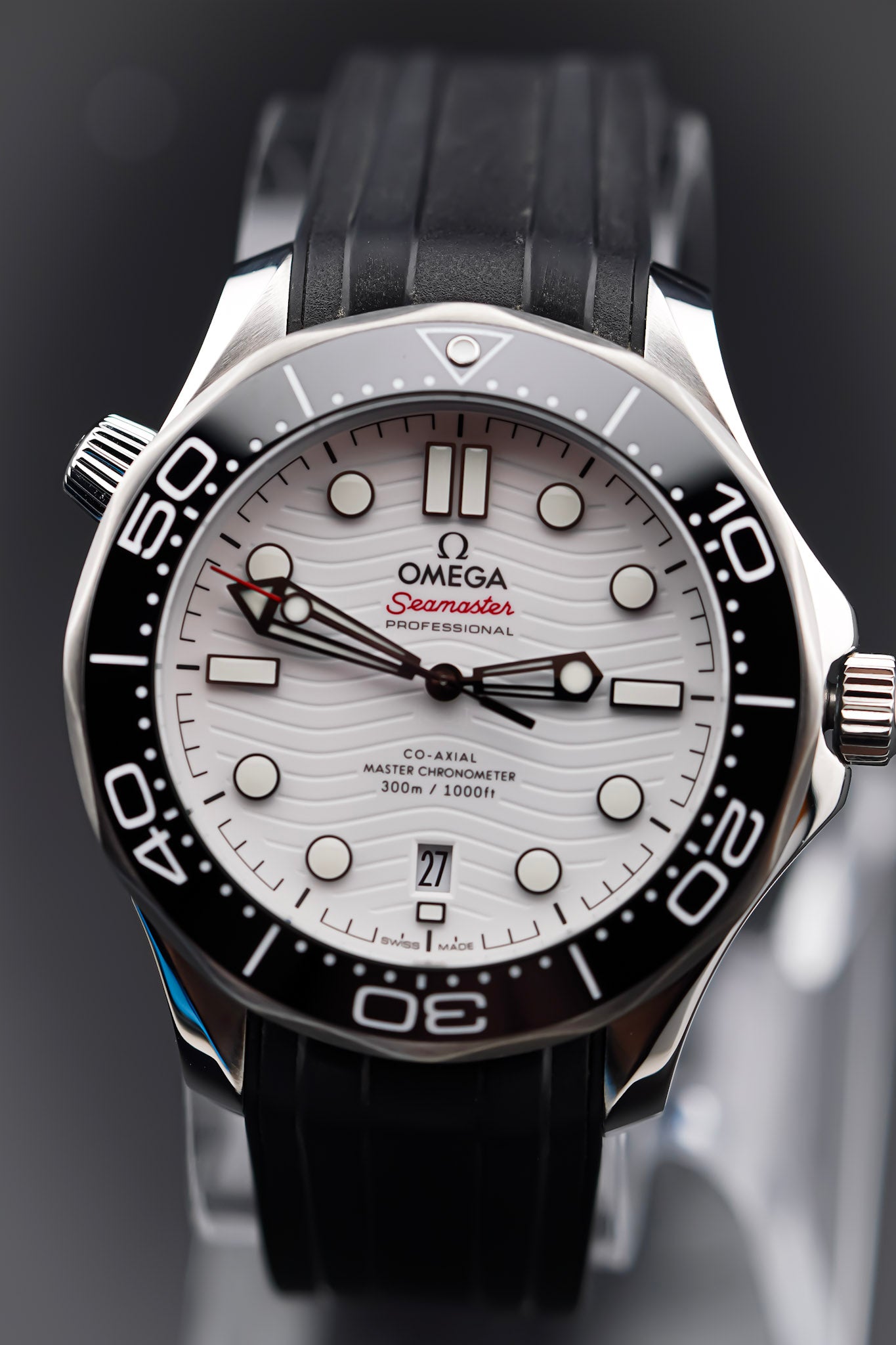 Omega Seamaster Diver 300M Omega Co-Axial Master Chronometer White Dial on Rubber Strap 210.32.42.20.04.001 Card Open Date