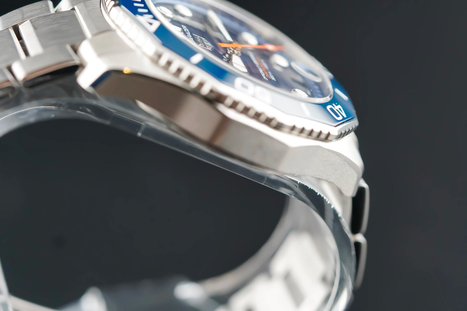 Tag Heuer Aquaracer Professional 300 Date Automatic blue Dial on Bracelet WBP5110.BA0013 Complete Open Date