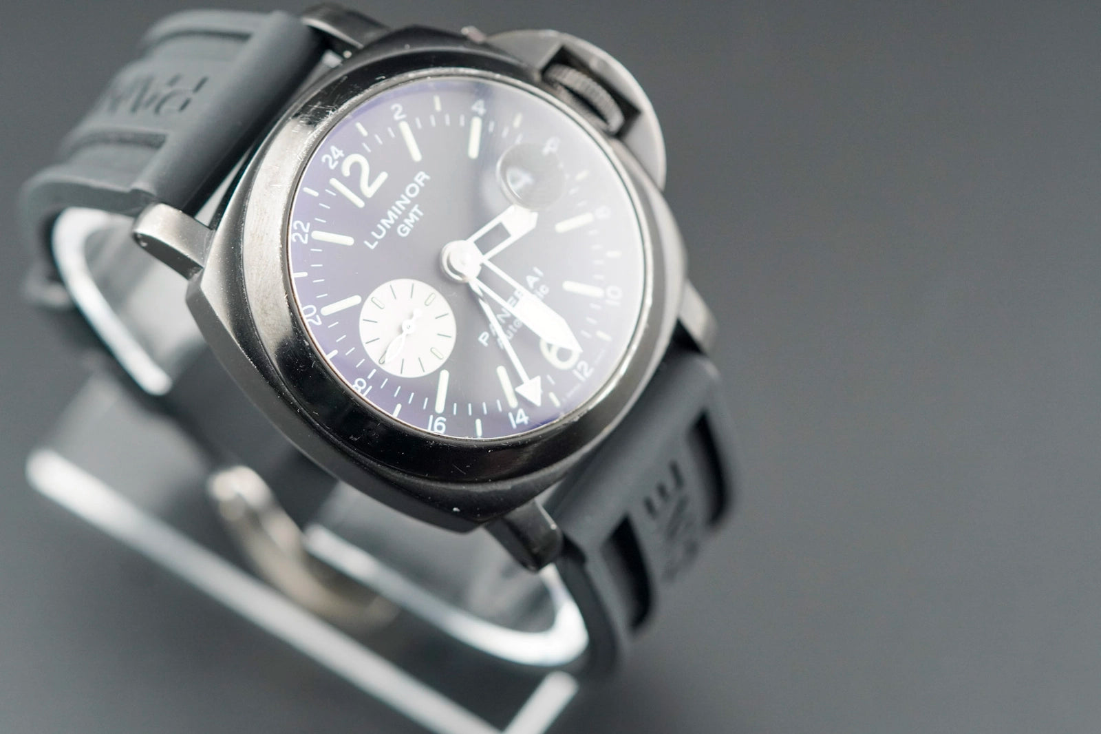 Panerai Luminor Gmt Automatic Black Dial on Leather PAM00088