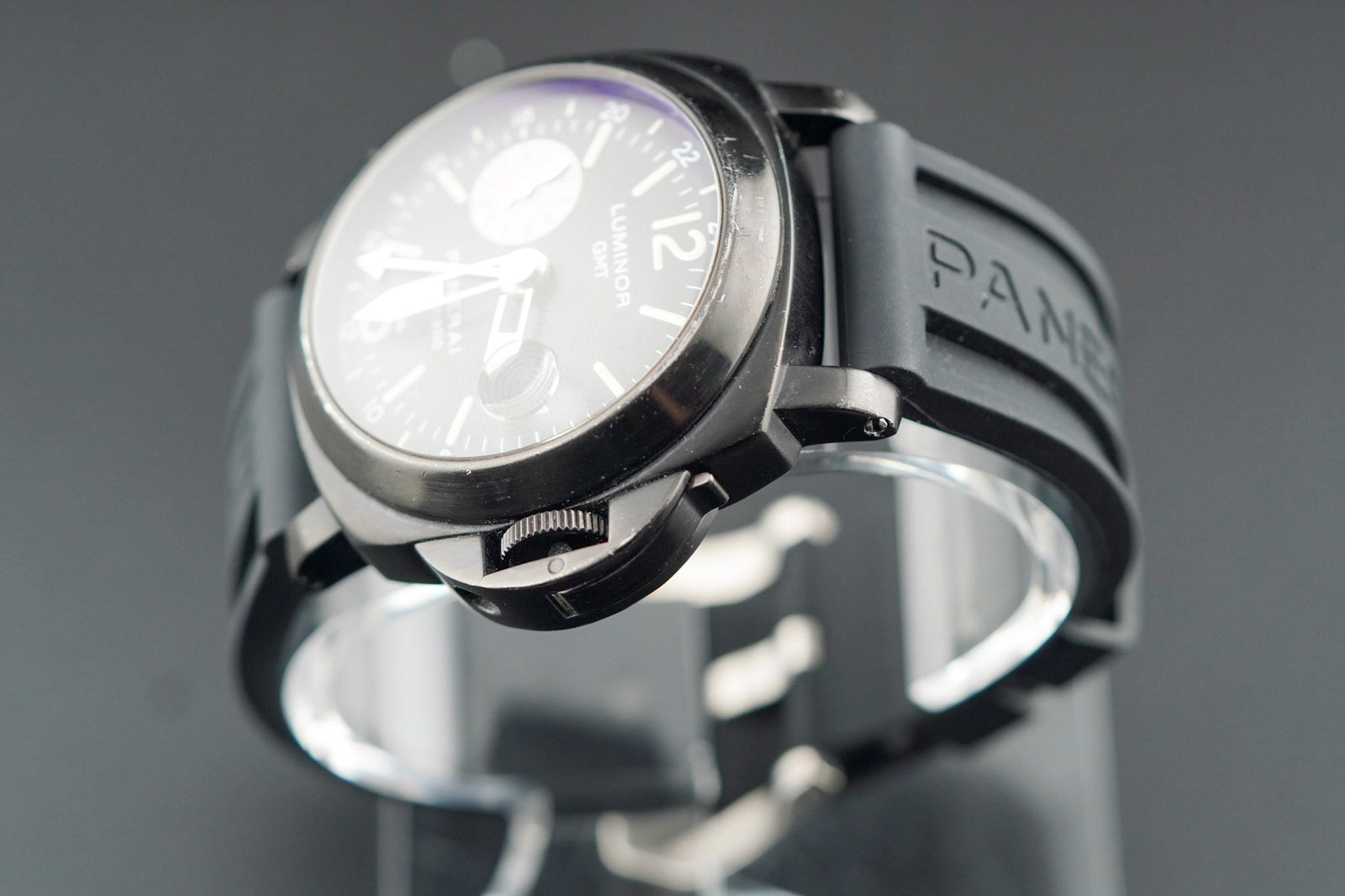 Panerai Luminor Gmt Automatic Black Dial on Leather PAM00088