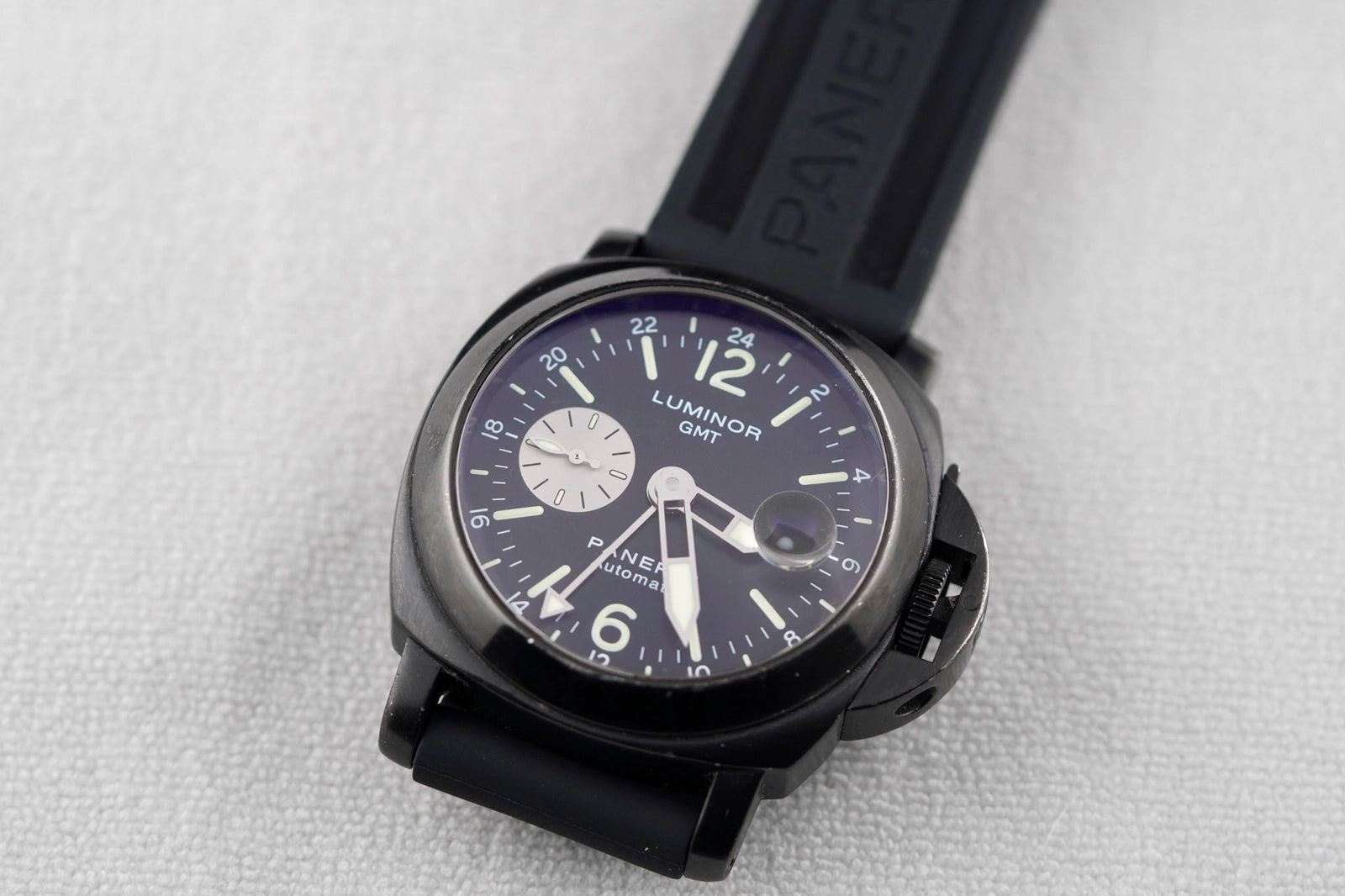 Panerai Luminor Gmt Automatic Black Dial on Leather PAM00088