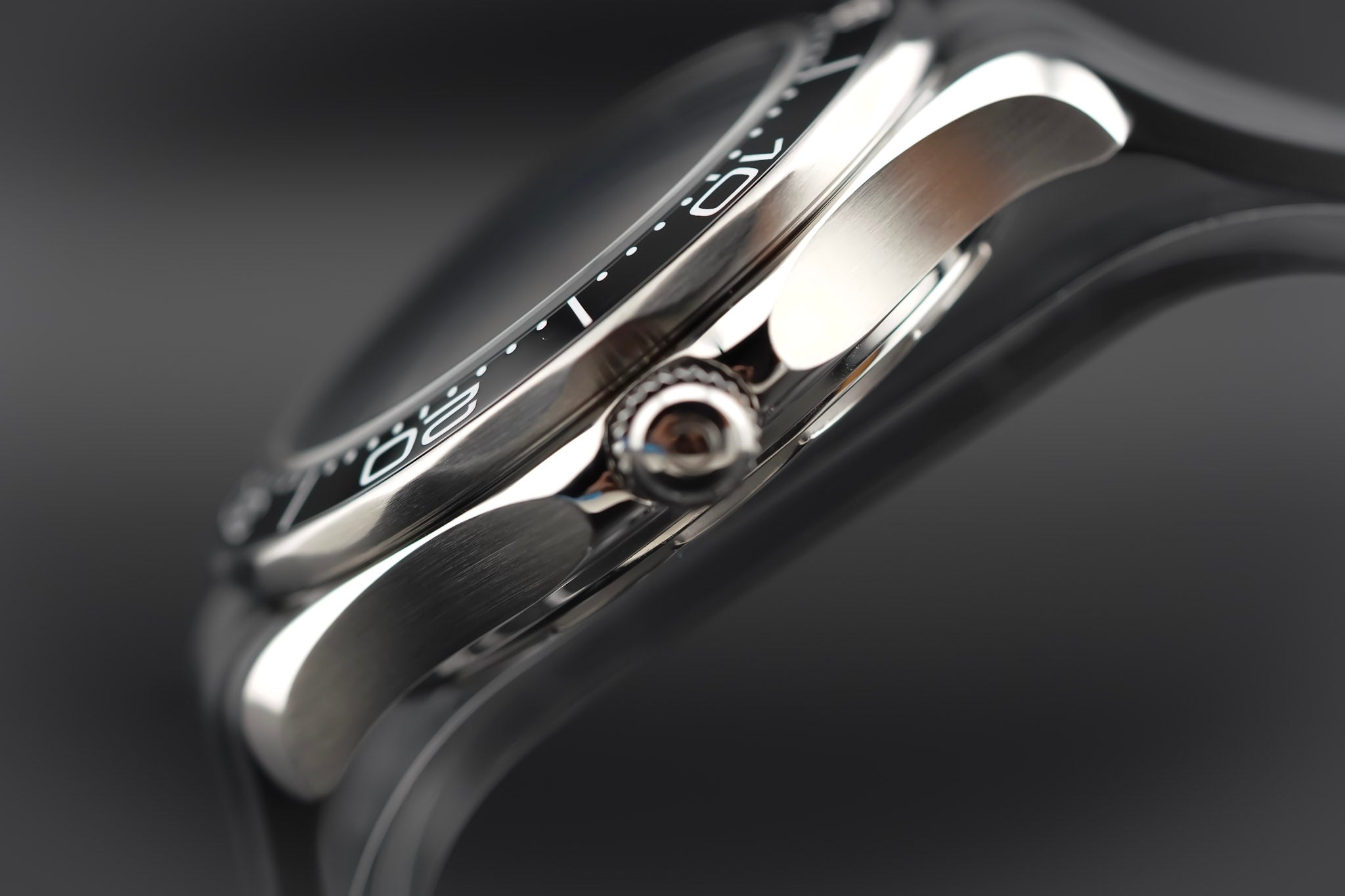 Omega Seamaster Diver 300M Omega Co-Axial Master Chronometer White Dial on Rubber Strap 210.32.42.20.04.001 Card Open Date