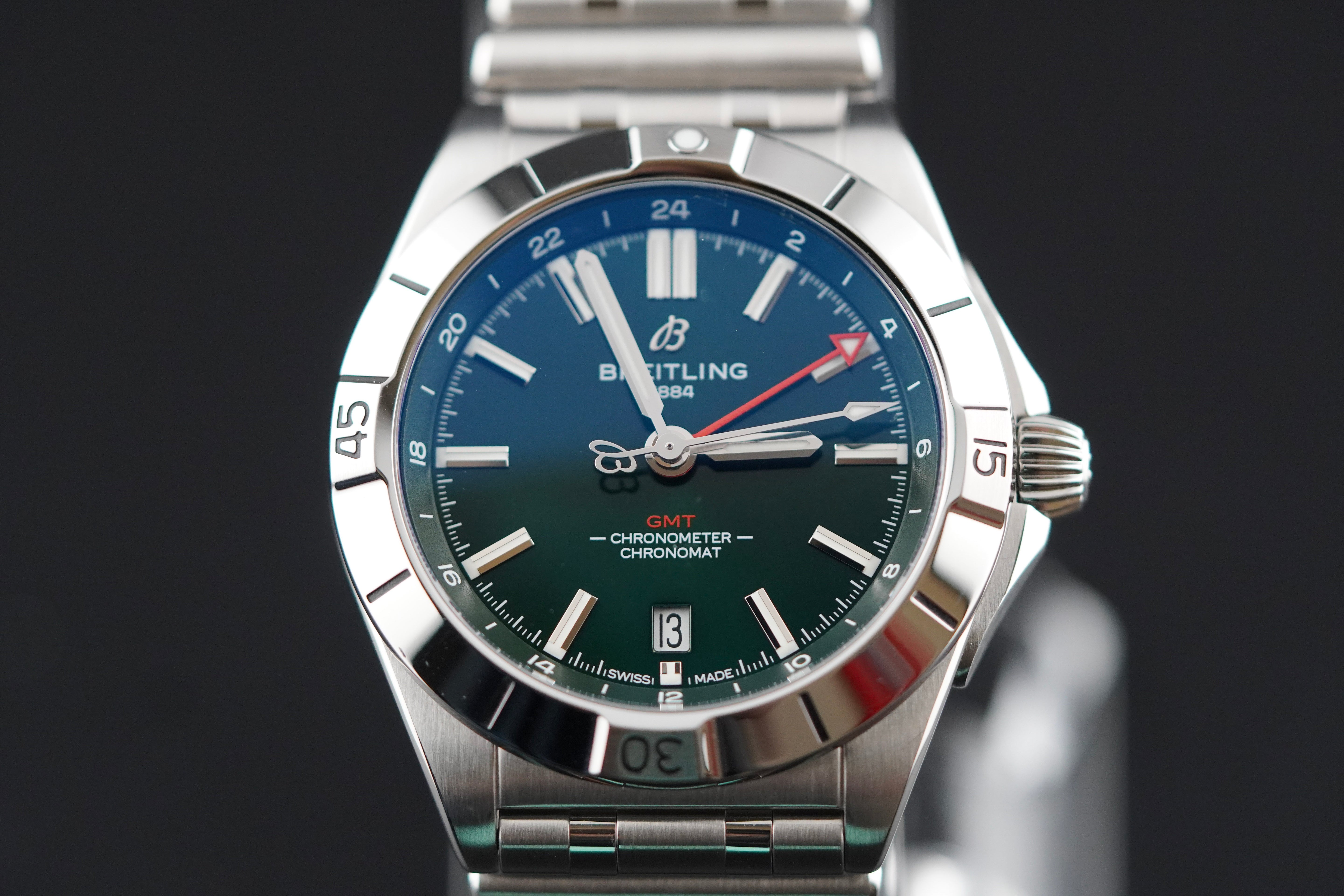 Breitling Chronomat Automatic Gmt Green Dial on Bracelet A32398 Complete Open Date