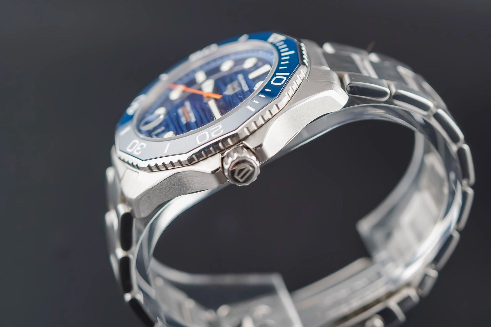 Tag Heuer Aquaracer Professional 300 Date Automatic blue Dial on Bracelet WBP5110.BA0013 Complete Open Date