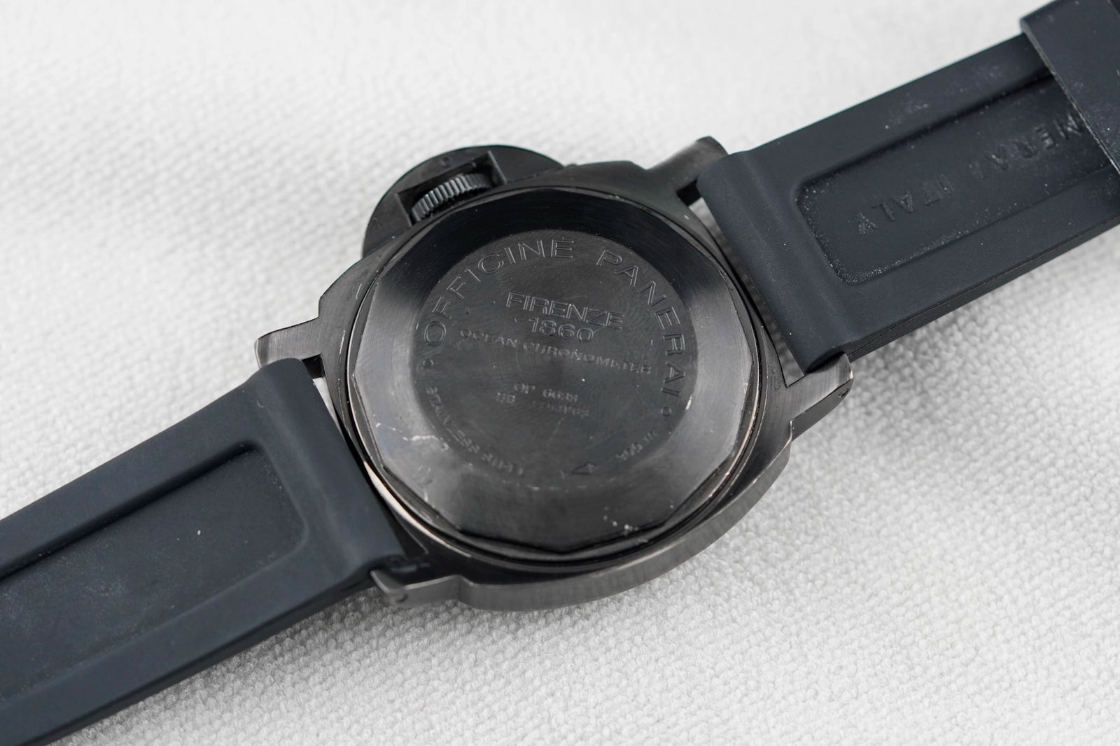 Panerai Luminor Gmt Automatic Black Dial on Leather PAM00088