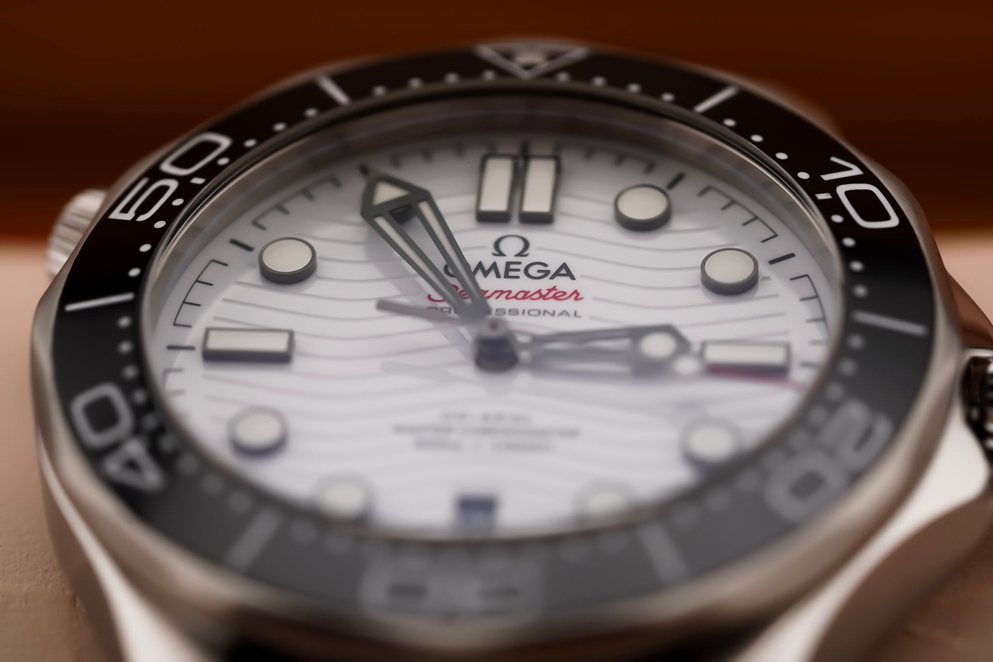Omega Seamaster Diver 300M Omega Co-Axial Master Chronometer White Dial on Rubber Strap 210.32.42.20.04.001 Card Open Date