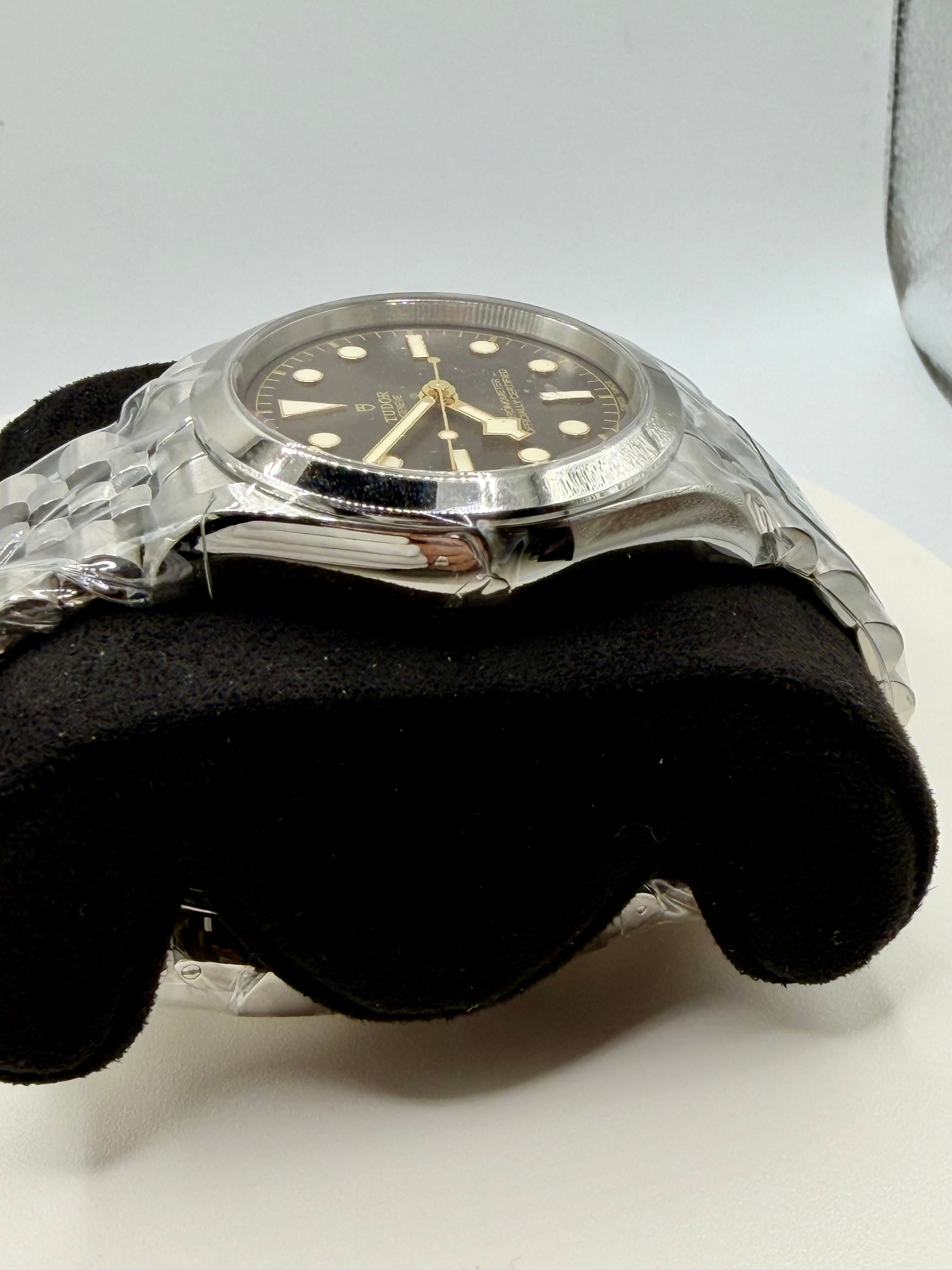 Tudor Black Bay Anthracite Dial on Bracelet M79660-0001 Complete 2026